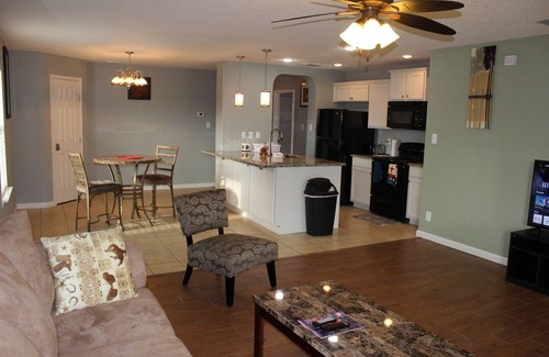 Southside House | Beautiful Entire Home only 1 exit to Lackland AFB.Minutes to Sea World/Six Flags