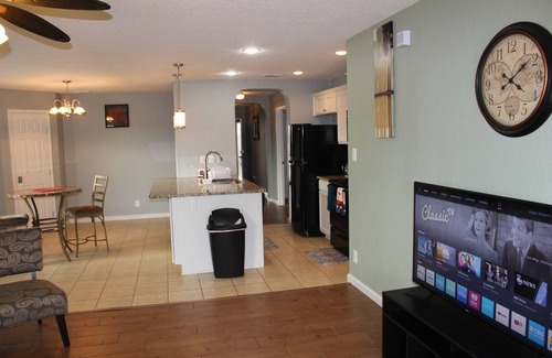 Southside House | Beautiful Entire Home only 1 exit to Lackland AFB.Minutes to Sea World/Six Flags