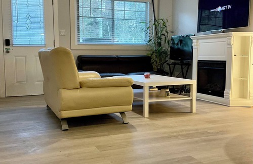 Laidlaw House | Beautiful Entire Suite 2 Bedroom Vancouver-Hope, BC