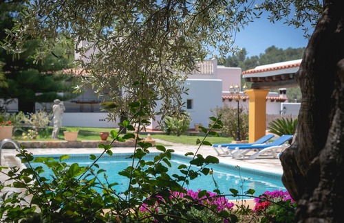 Santa Eulalia del Rio House | Beautiful Estate with Mountain View, Pool, Wi-Fi and Air Conditioning