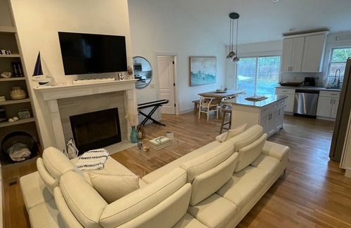 Hampton Bays House | Beautiful expanded ranch with two master bedrooms and en suite full baths
