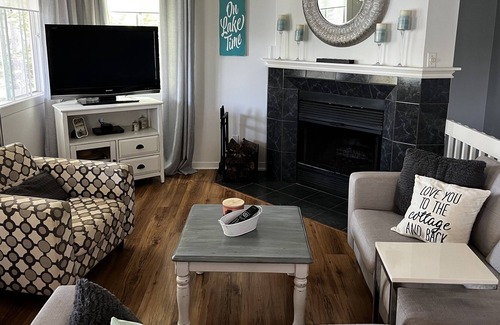 Notre-Dame-du-Laus House | Beautiful Family Lake Home