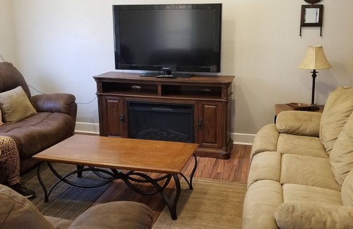 Kansas City House | Beautiful FAMILY FRIENDLY Home. Make Memories in the Hometown of The KC Chiefs!n