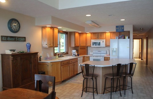 Colon House | Beautiful Family-Friendly Home On All-Sport Palmer Lake! 3 Bedroom - 3 Bath.