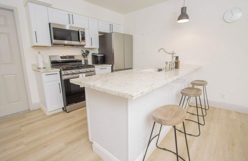 Southside House | Beautiful Family Home Mins to Lackland