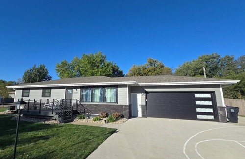 Sioux Falls House | Beautiful Family Home - Perfect for Large Groups!n