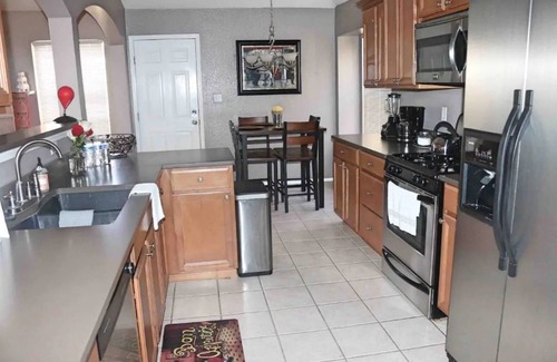 El Paso House | Beautiful Family Home 🐶🐱 Near Franklin Mountains