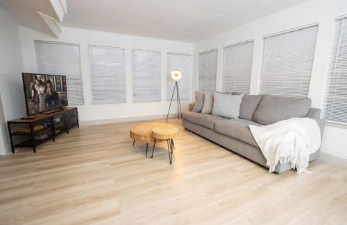Southside House | Beautiful Family Home Mins to Lackland