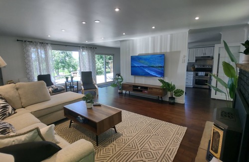 Selwyn Cottage | Beautiful family lakefront cottage