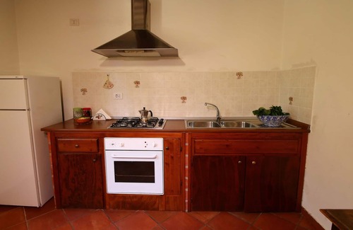 Gualdo Cattaneo House | Beautiful Farmhouse with Hot Tub in Umbria