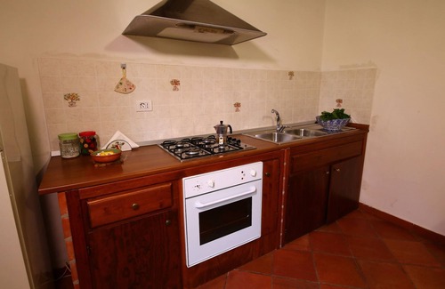 Gualdo Cattaneo House | Beautiful Farmhouse with Hot Tub in Umbria