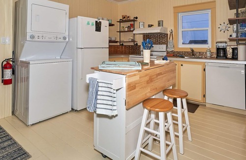 Matane House | Beautiful farmhouse in front of the magnificent St-Lawrence river!nPet-friendly