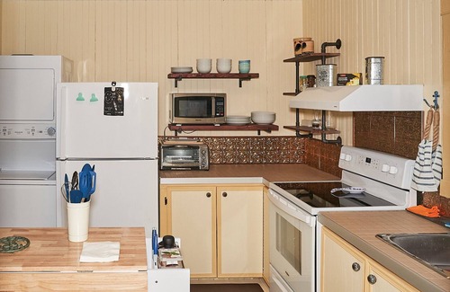 Matane House | Beautiful farmhouse in front of the magnificent St-Lawrence river!nPet-friendly