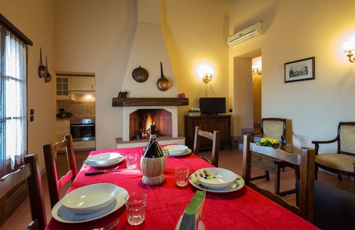 San Pietro a Cegliolo House | Beautiful farmhouse in the Tuscan countryside with private pool.