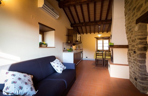 San Pietro a Cegliolo House | Beautiful farmhouse in the Tuscan countryside with private pool.