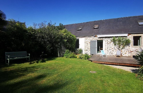 Morlaix House | Beautiful farmhouse with peaceful, bucolic garden, 10 minutes' walk from the historic center.