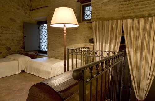 Montefalco Apartment | beautiful flat with pool in the center of Montefalco