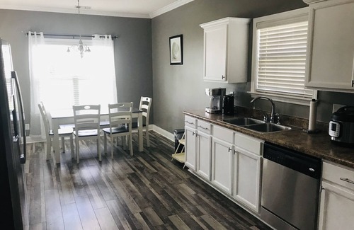 Warner Robins House | Beautiful four bedroom Home overlooking the Lake