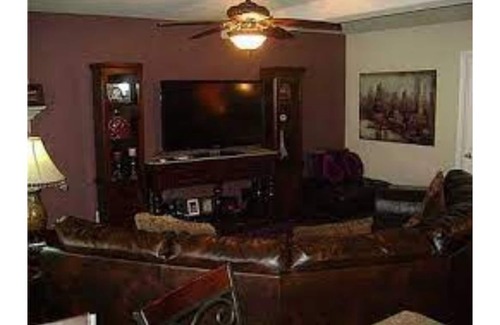 Bear Ridge House | Beautiful four bedroom family home close to mountain views.