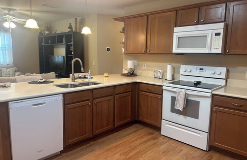 The Villages House | Beautiful fully furnished 2bed/2bath villa in The Villages close to Brownwood.n