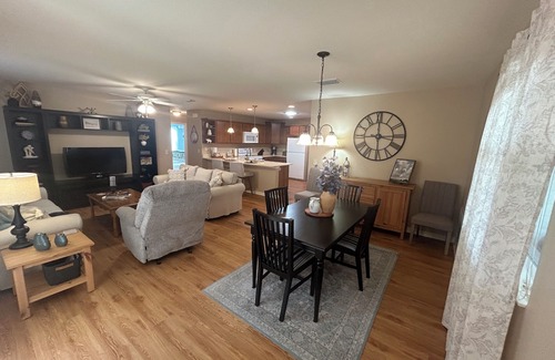 The Villages House | Beautiful fully furnished 2bed/2bath villa in The Villages close to Brownwood.n