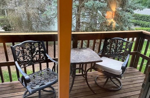 Plymouth Condo | ✨ Beautiful, fully furnished property, parking, wifi, balcony ✨