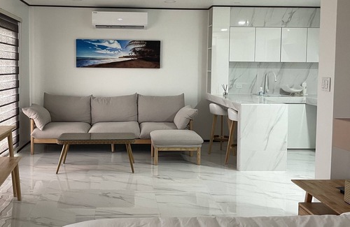 San Roque Apartment | Beautiful Fully Furnished Mountainview Studio across PauPau Beach