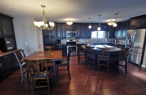 Cardston House | Beautiful fully renovated 4 bedroom house with large open kitchen