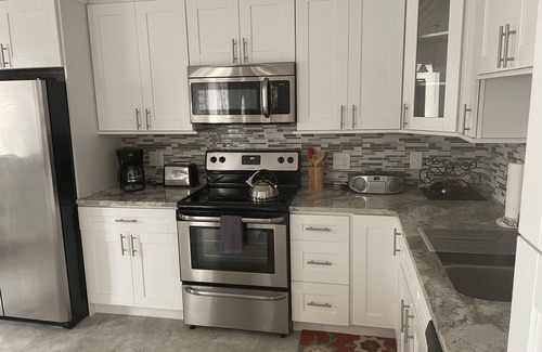 Oldsmar House | Beautiful Fully Renovated Home, short walk to bay and activities.