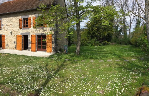 Loubeyrat House | Beautiful furnished farm in the park of Auvergne volcanoes close to Chatel-Guyon