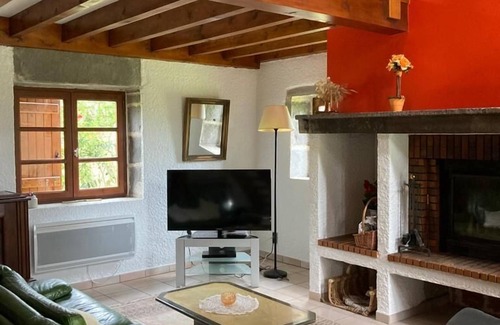 Loubeyrat House | Beautiful furnished farm in the park of Auvergne volcanoes close to Chatel-Guyon
