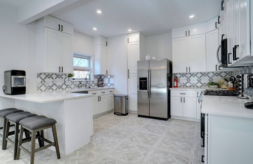 Northwest Dallas House | Beautiful Galleria 5br 3ba home w/Pool Hot Tub & Game Room Close to Airports!