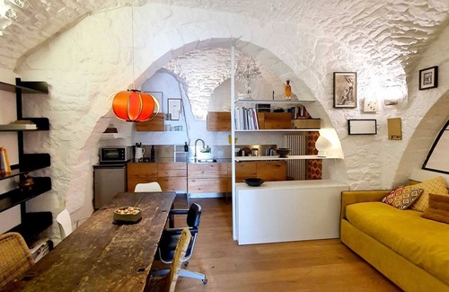 Old Town Cisternino Apartment | Beautiful Garden Apartment in Cisternino