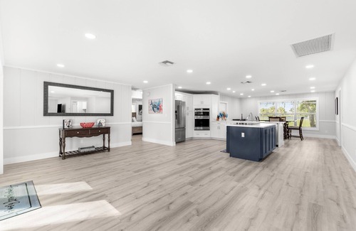 Fort Myers Shores House | Beautiful Gated Riverfront Estate Property