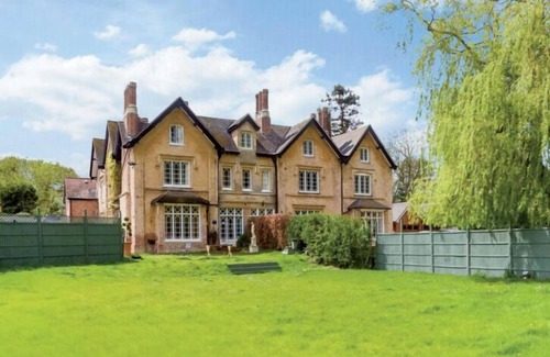 Frampton on Severn House | Beautiful Country Manor: Stratford Upon Avon Canal (10)