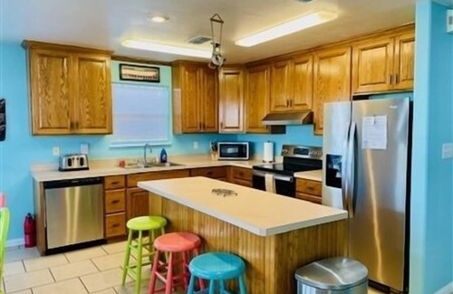 Port Mansfield House | Beautiful Getaway! Boat Slip & Fishing Light. 3 Bedroom/3 Bath. Sleep 8. 5 Beds.