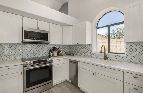 Overland Trail House | Beautiful Glendale home with FREE HEATED POOL