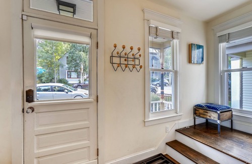 Telluride House | Beautiful Gondola District Home-1/2 blk Lifts-Skiing-Private Hot Tub!