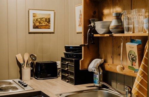 Sheffield Cabin | Beautiful Grade II* listed Gatehouse in Great Location