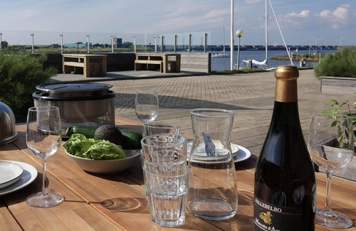 Stellendam House | Beautiful ground-floor apartment with private terrace.