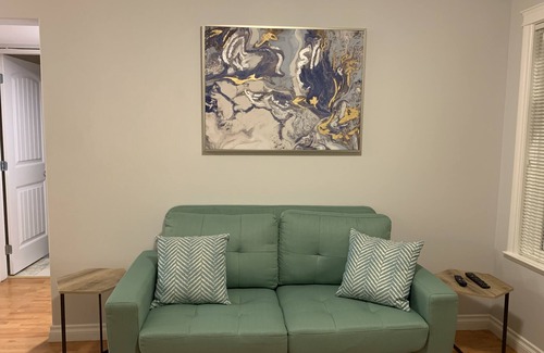 Victoria Apartment | Beautiful ground-level 1-bdrm suite in quiet neighborhood on cul-de-sac