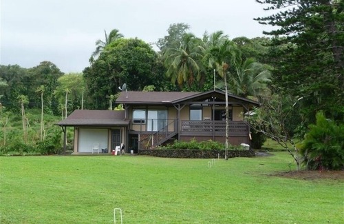 Hana Cottage | Beautiful Hana, Near Waianapanapa State Park. STR 216/0003 TA186-656-9728-01