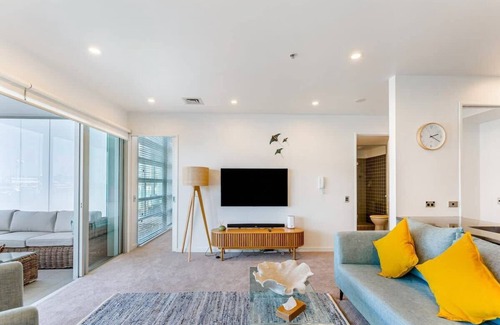 Auckland Central Business District Apartment | Beautiful harbour view apartment by Zodiak Stays