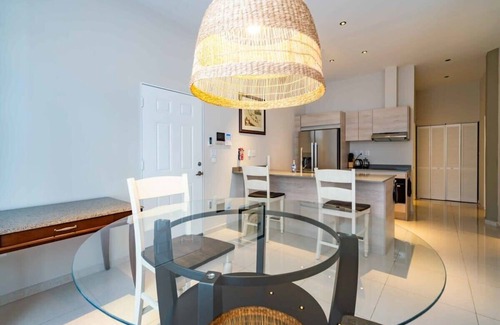 Pietermaai District Apartment | Beautiful Heritage Home in The Heart of City Centre Willemstad ☞ De Handelskade