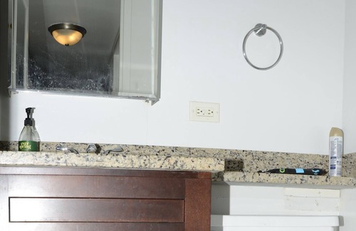 Douglas Apartment | Beautiful high rise Near Downtown. Breathtaking view of the lake. King bed
