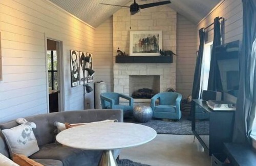Wimberley Cottage | Beautiful Hill Country Charm. 88 acres with mini farm animals.