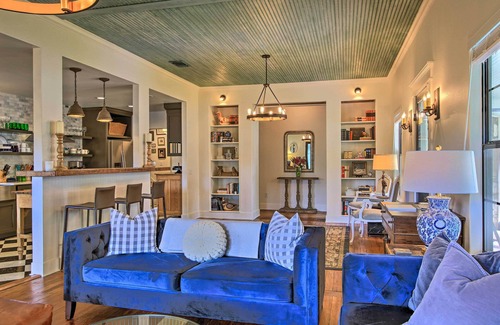Comfort Cottage | Beautiful Hill Country Cottage - Walk to Downtown!