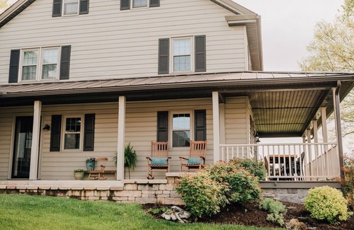 Mount Joy House | Beautiful Historic Farmhouse between Hershey and Lancaster - 4 BR Getaway
