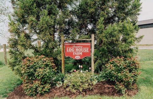 Mount Joy House | Beautiful Historic Farmhouse between Hershey and Lancaster - 4 BR Getaway