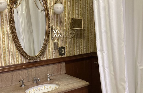 Clifton Heights Apartment | Beautiful historic home! Close to UC & OTR. 2nd Floor Apartment